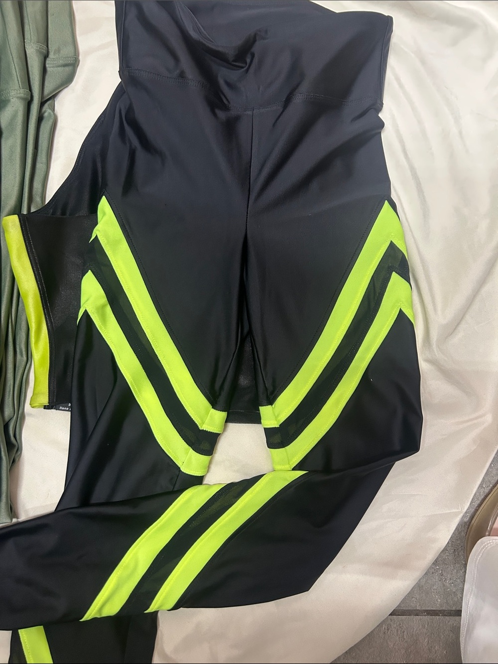 Koral Step Up Leggings with Neon Green Stripes & matching crop top NEW UNWORN !